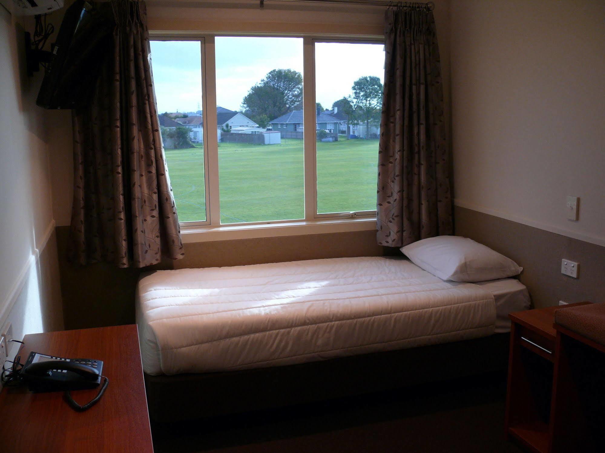 Bruce Pulman Lodge Papakura Exterior photo