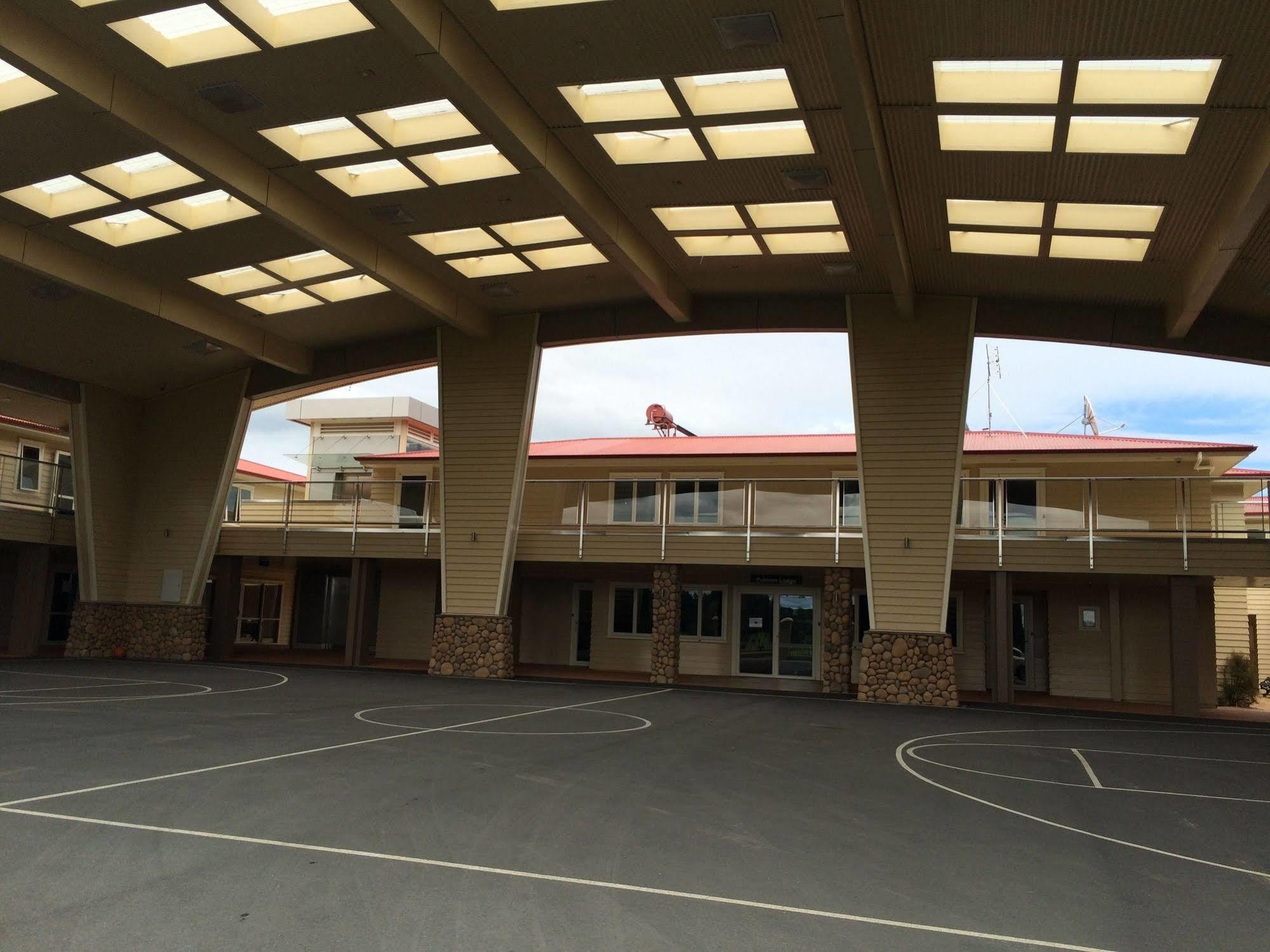 Bruce Pulman Lodge Papakura Exterior photo